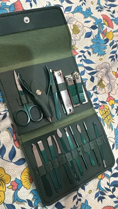 16 Pcs Manicure Pedicure Grooming Kit
